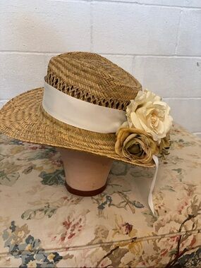 Wide-Brim Straw Hat with Cream Ribbon and Floral Detail